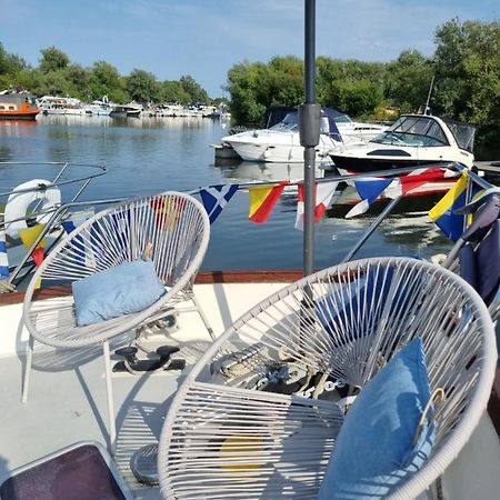 Traditional Boat Hotel Thorpe  Bagian luar foto