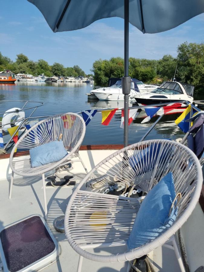 Traditional Boat Hotel Thorpe  Bagian luar foto